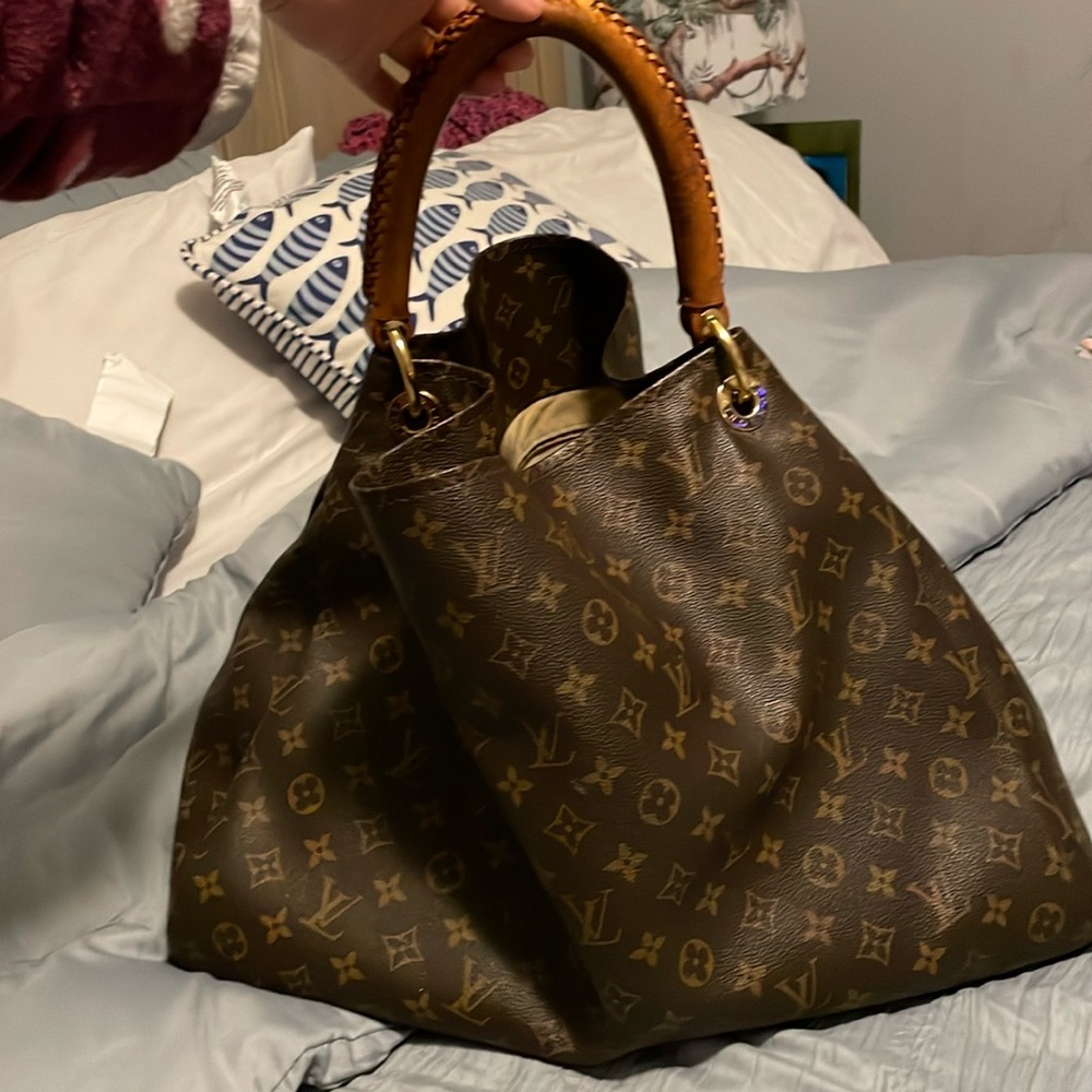 Louis Vuitton monogram artsy MM
